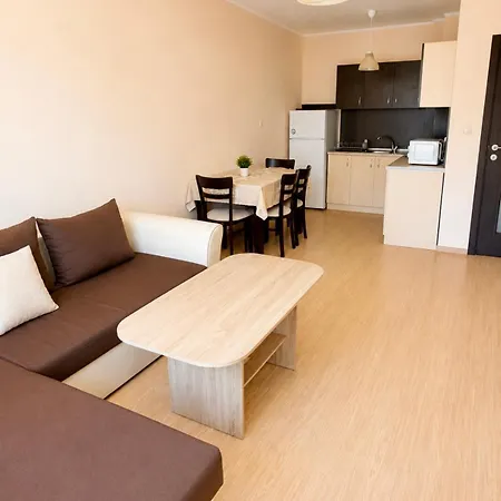 модерен с балкон и басейн влас Apartamento