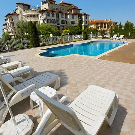 модерен с балкон и басейн влас Apartamento Sveti Vlas